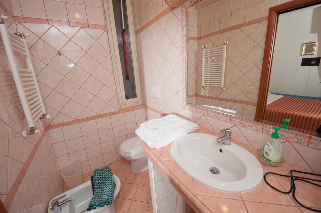 Suites Oliveri Viale Marconi Rome Extérieur photo